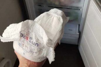 Наполняю подгузник водой и кладу в морозилку. Рассказываю зачем я это делаю